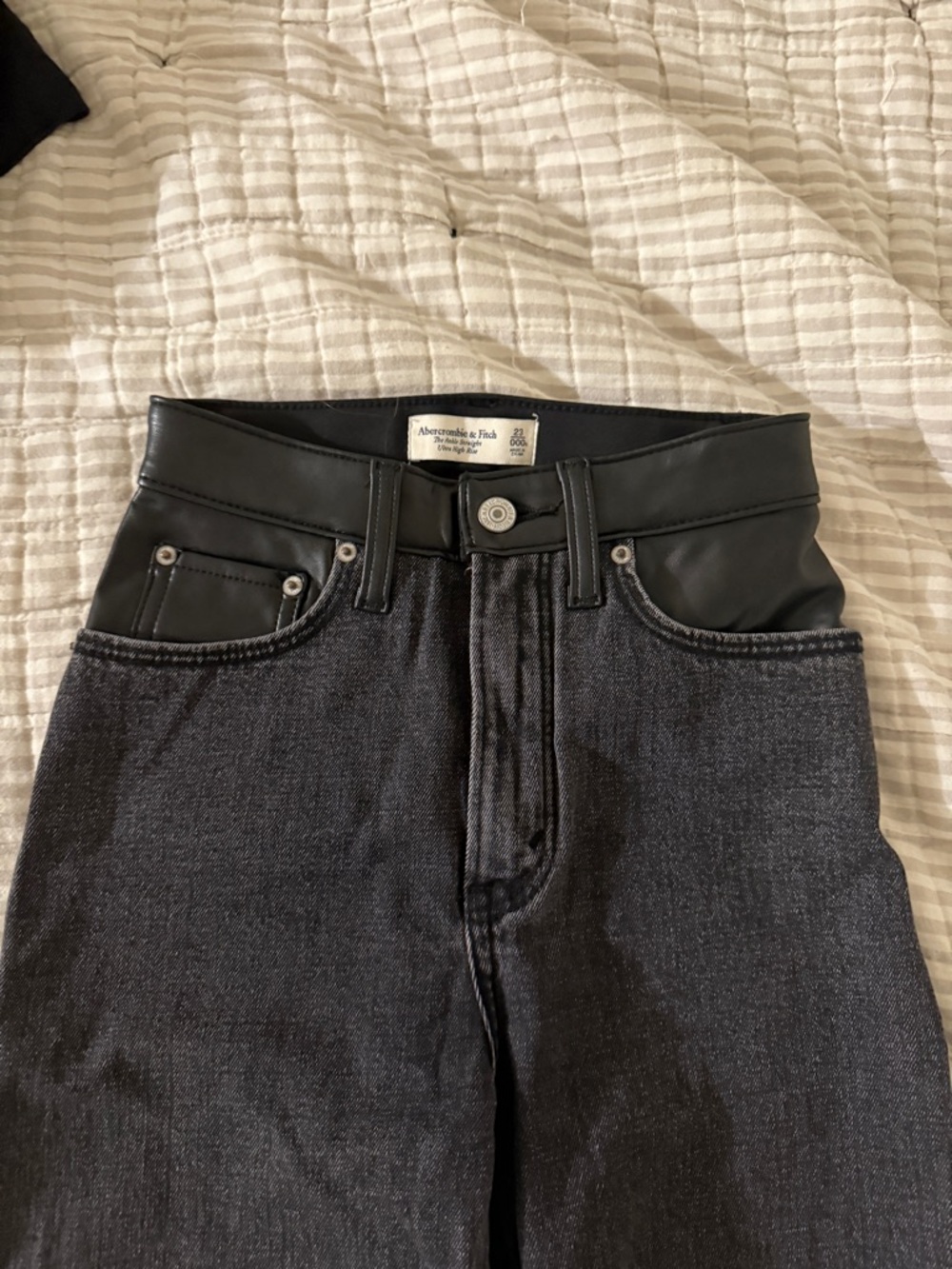 Abercrombie & Fitch black cropped jeans with faux leather back - Picture 3 of 4